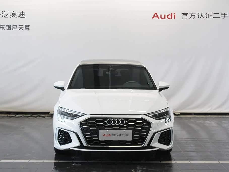 Audi A3 1.4 л 2023 г. Белый, пробег 8900 км