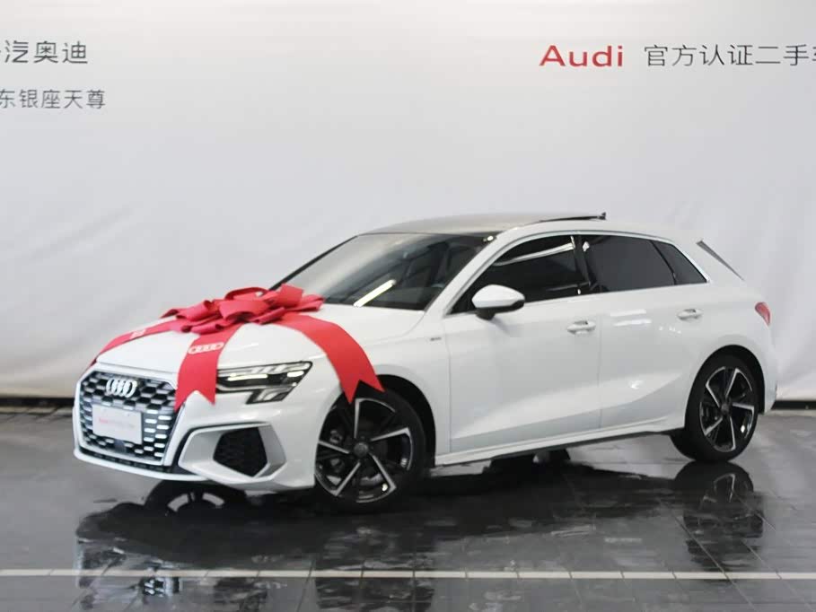 Audi A3 1.4 л 2023 г. Белый, пробег 8900 км