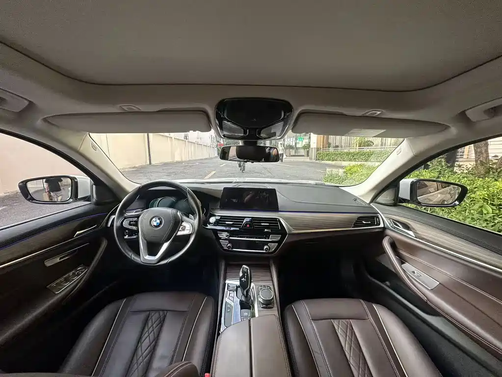 BMW 5 Series — миниатюра 15