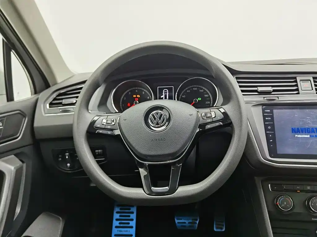 Volkswagen Tiguan L — миниатюра 11