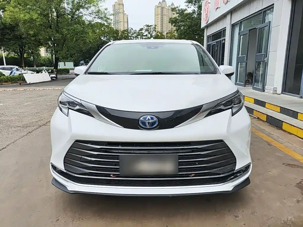 Toyota Sienna — миниатюра 3