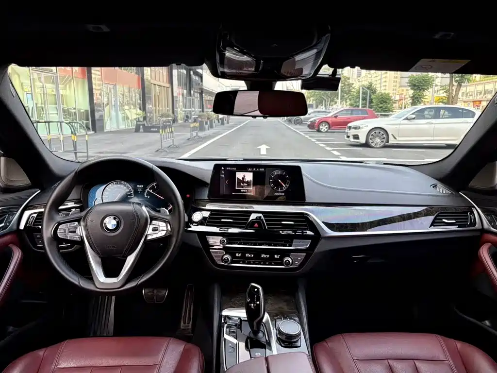 BMW 5 Series — миниатюра 6