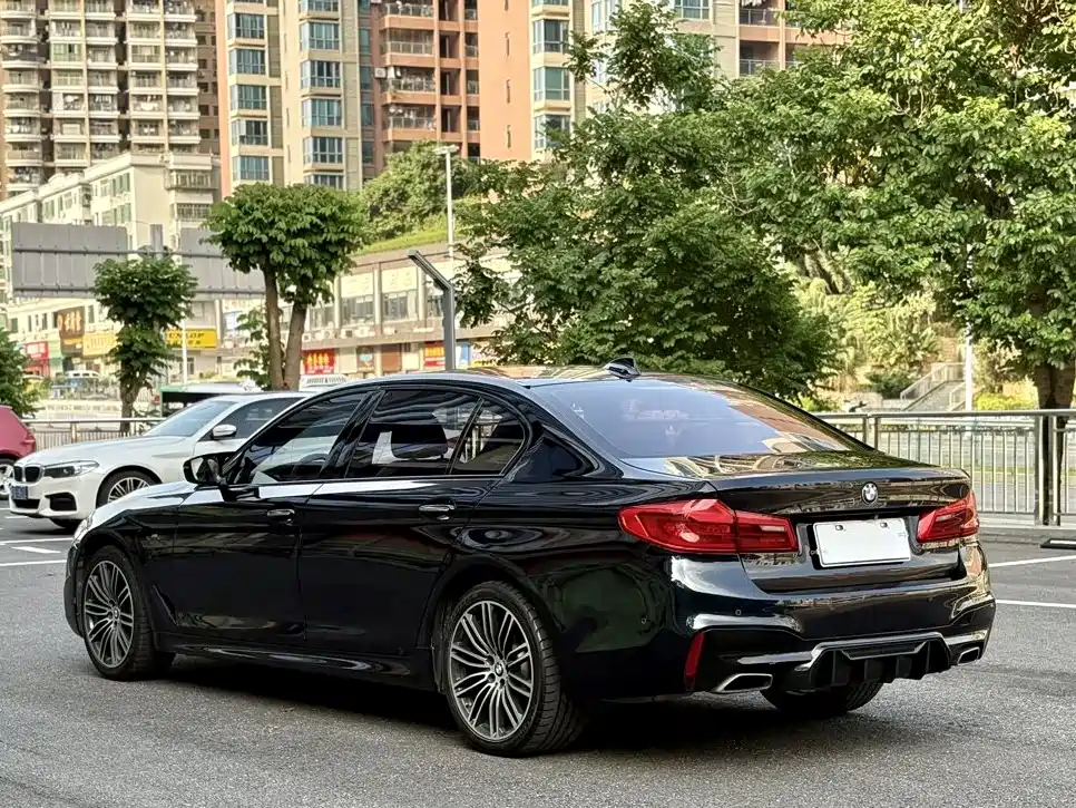 BMW 5 Series — миниатюра 7
