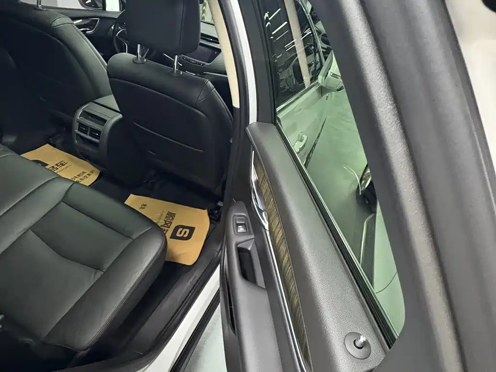 Cadillac XT5 — миниатюра 10