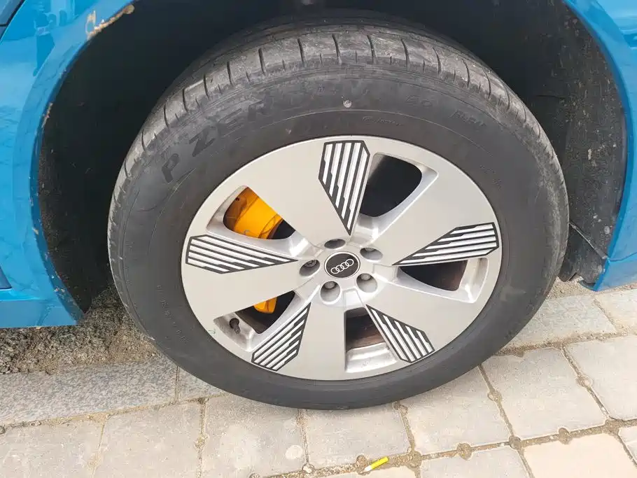 Audi e-tron — миниатюра 6