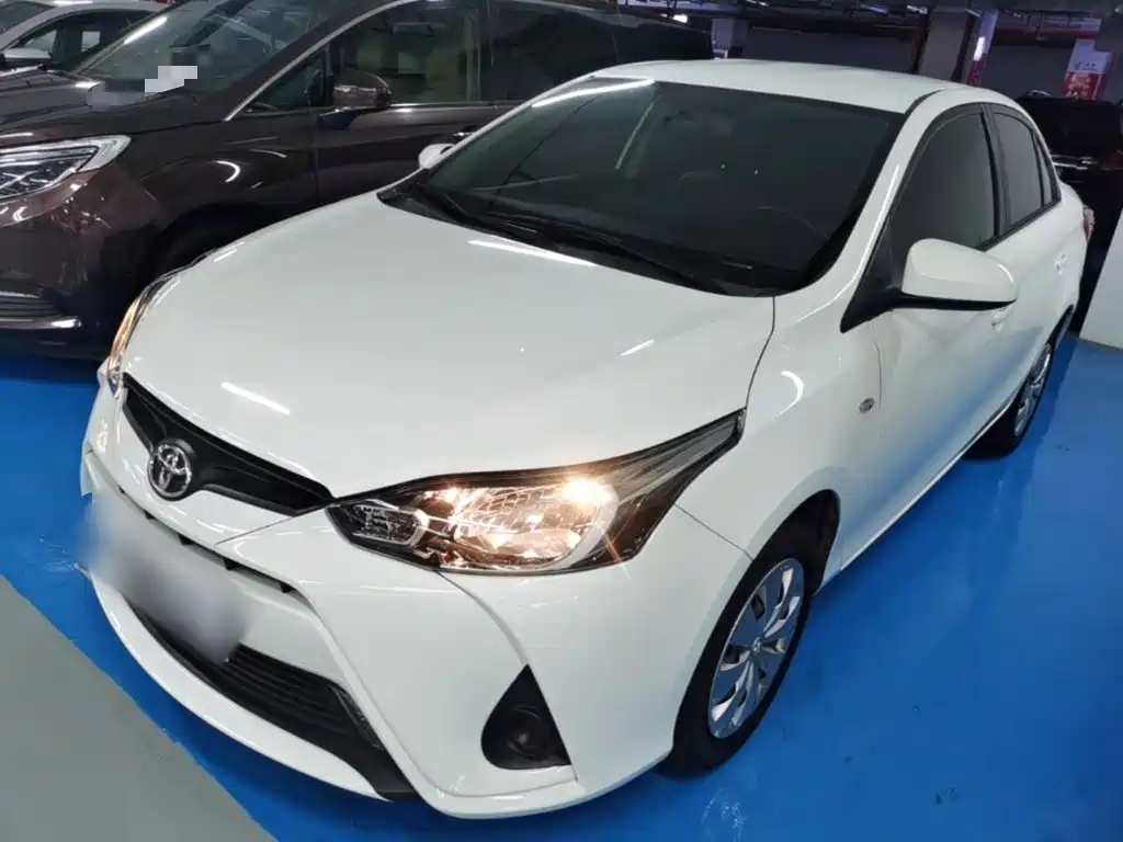 Toyota Yaris L — миниатюра 2