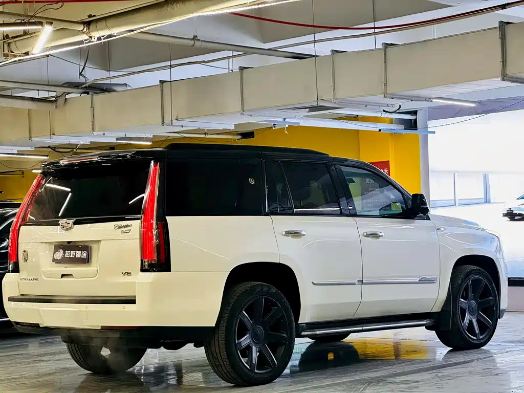Cadillac Escalade 2016 6.2L AT