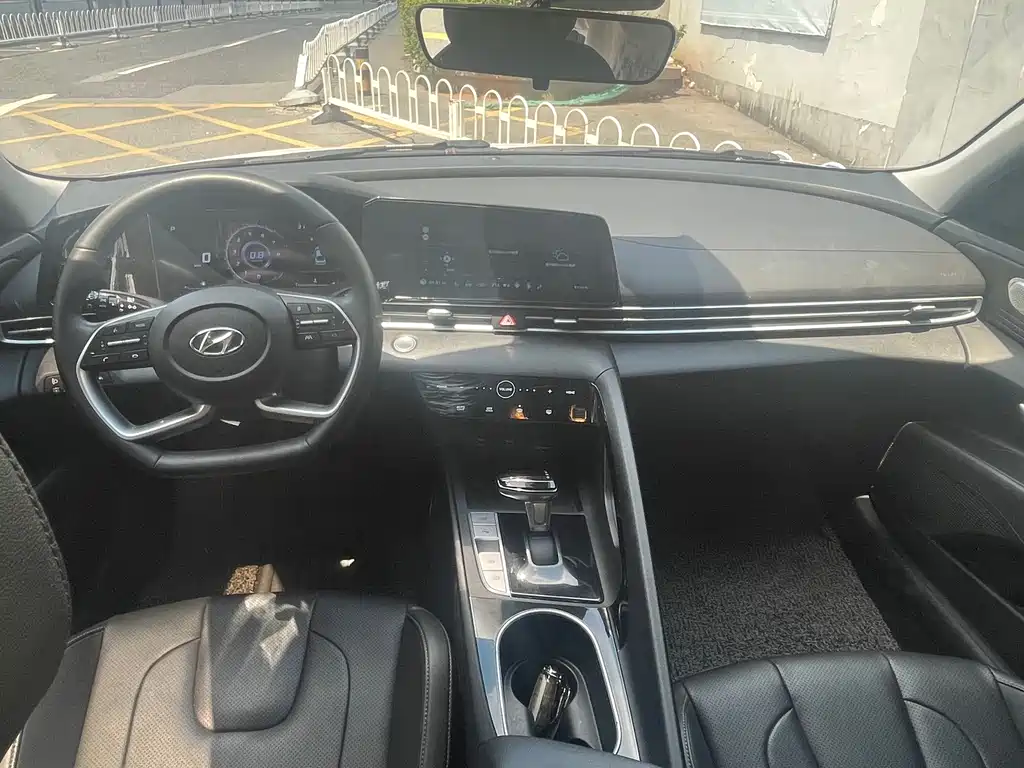 Hyundai Elantra — миниатюра 6