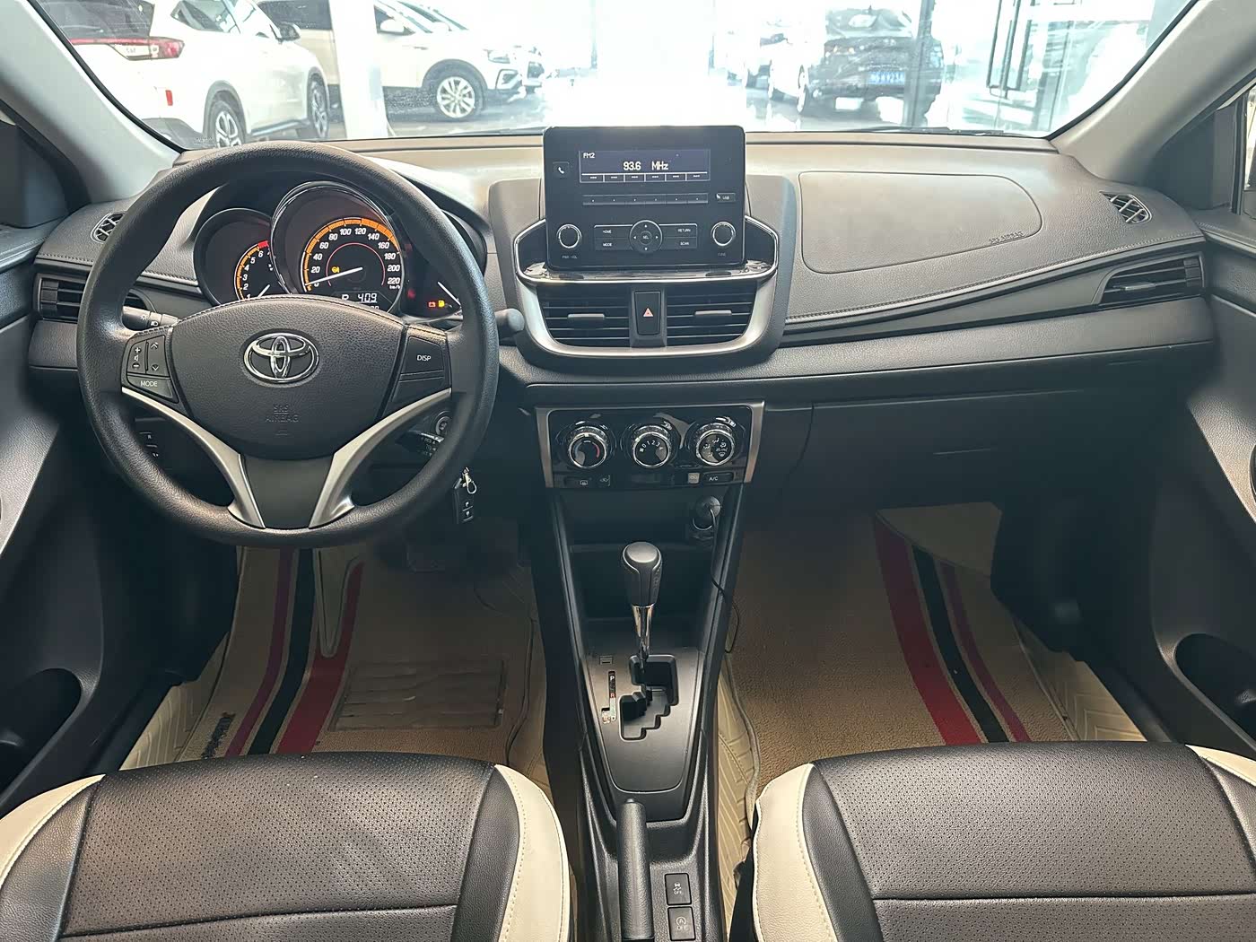 Toyota YARiS L Zhi Xuan 1.5 л 2022 г. Белый, пробег 13000 км
