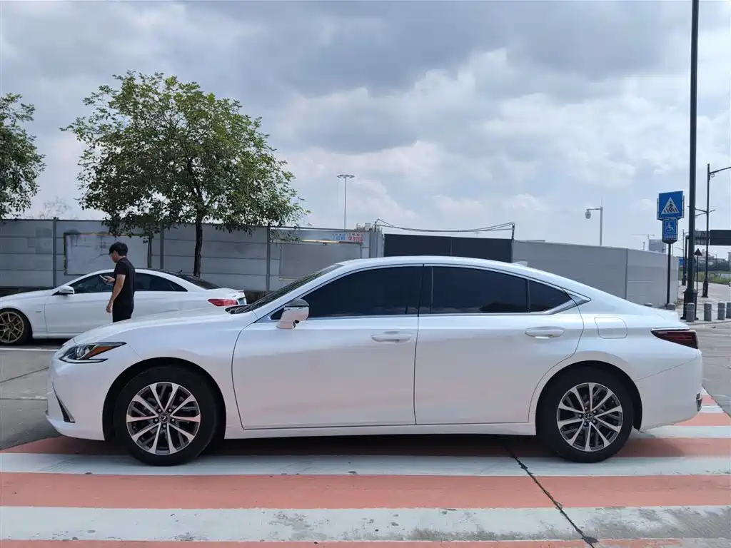 Lexus ES — миниатюра 3