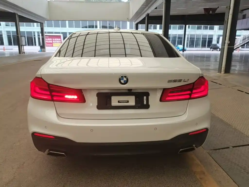 BMW 5 Series — миниатюра 6