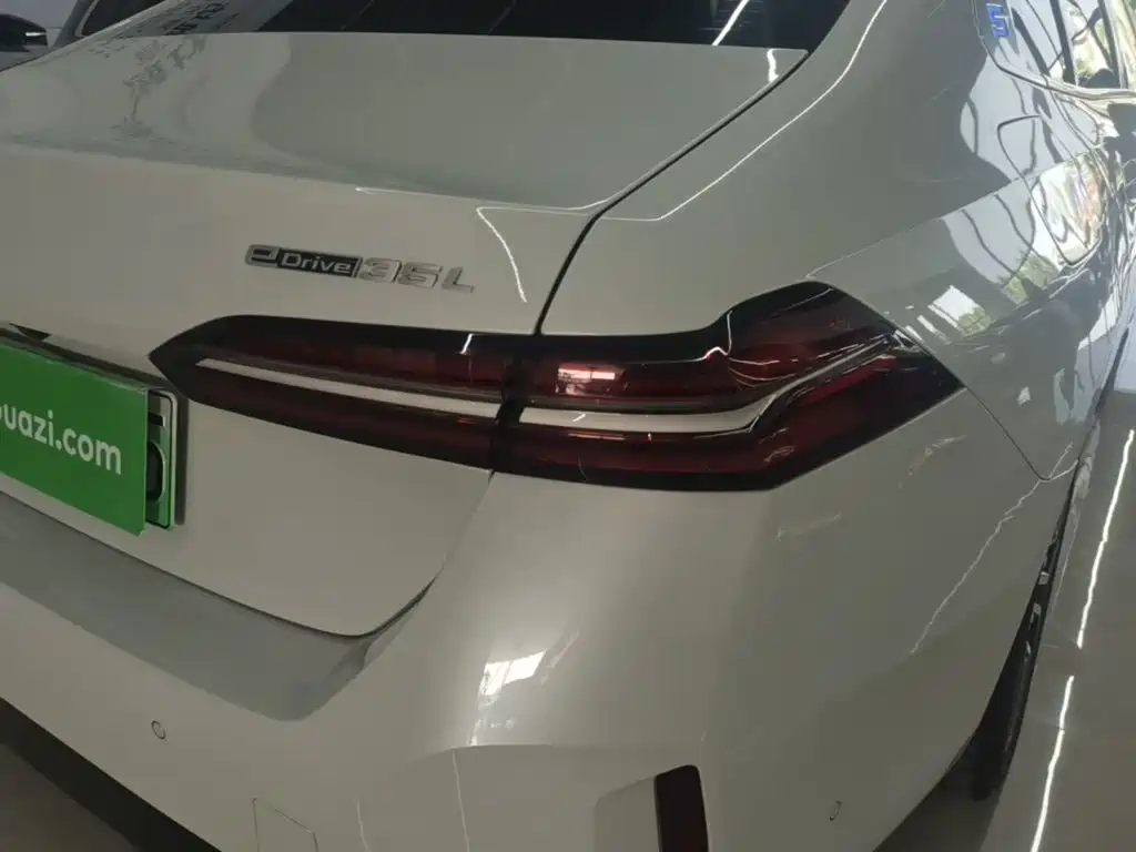 BMW i5 — миниатюра 8