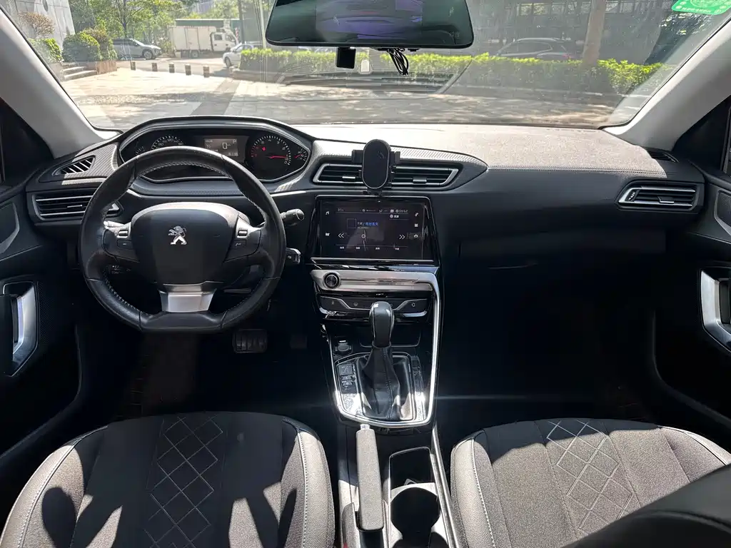 Peugeot 308 — миниатюра 9