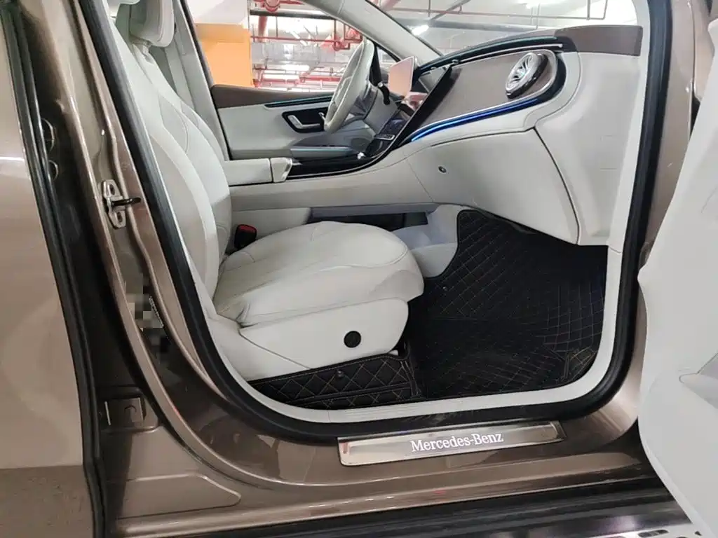 Mercedes-Benz EQE SUV — миниатюра 9