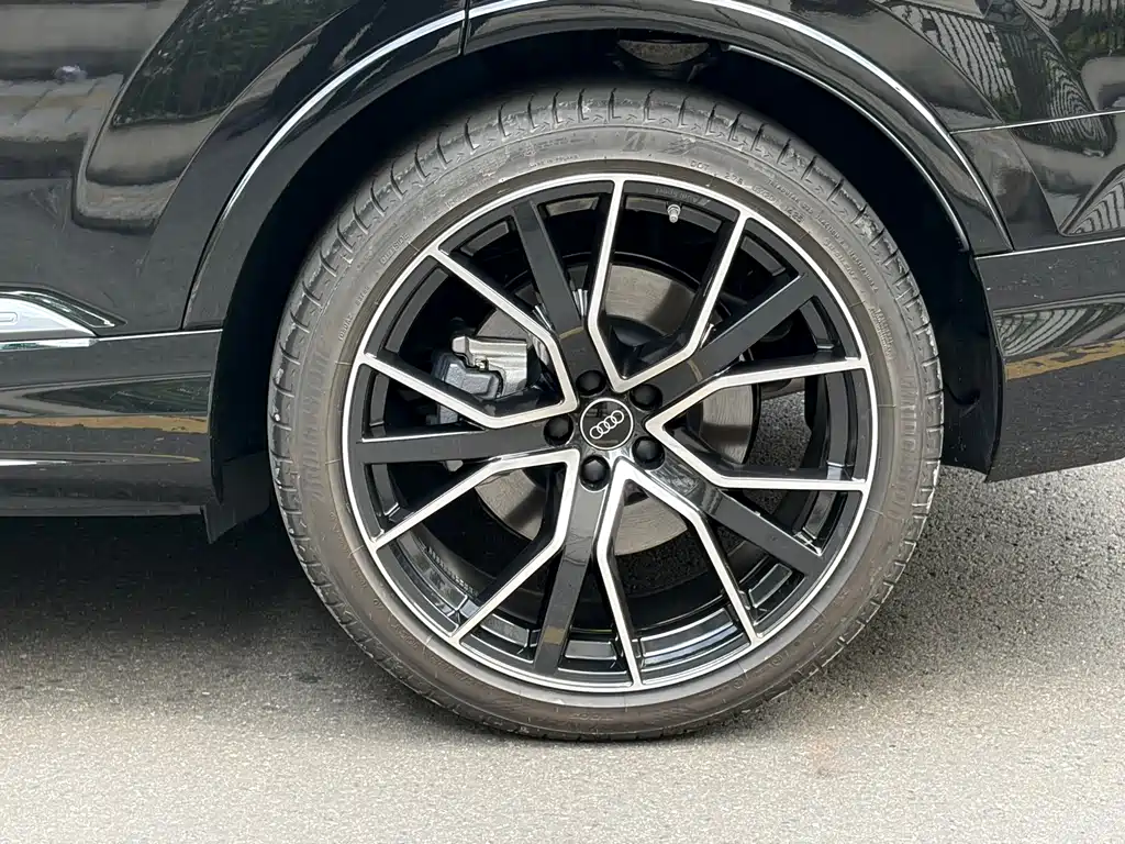 Audi Q7 2025 55 TFSI quattro S line Luxury