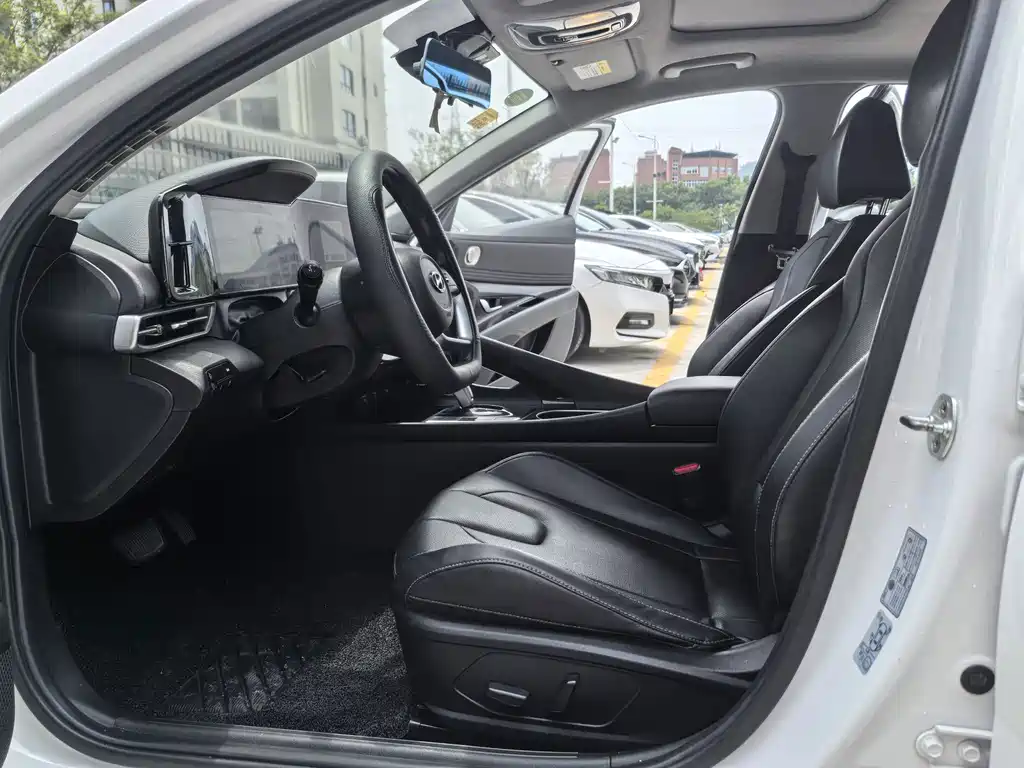 Hyundai Elantra — миниатюра 8
