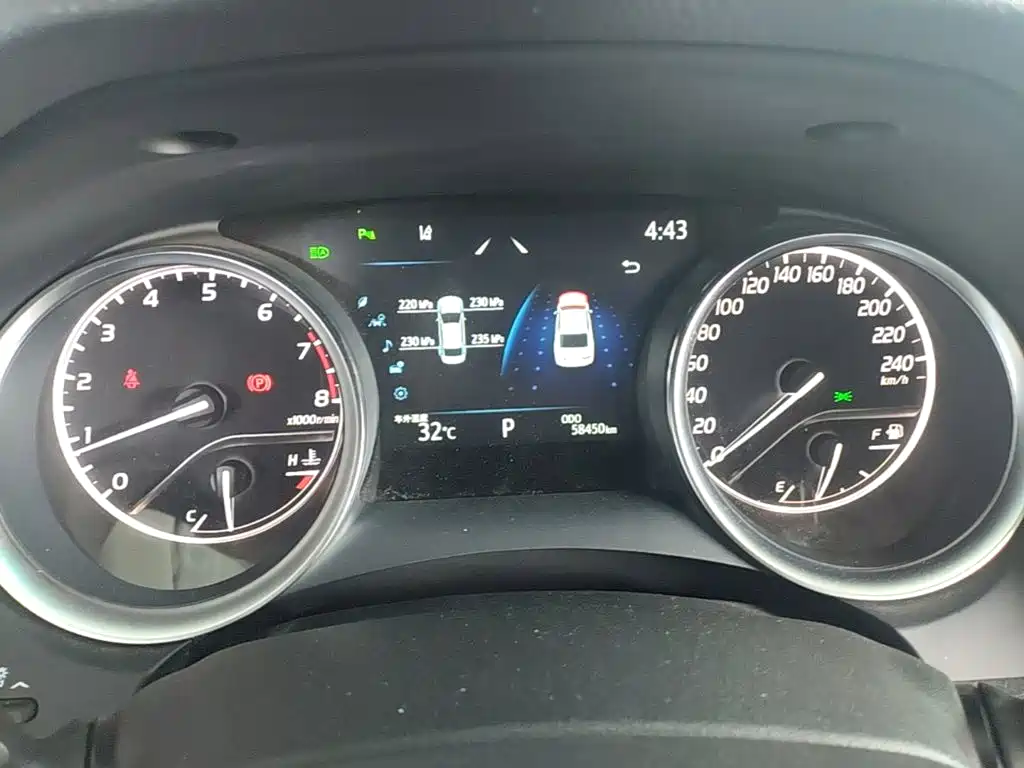 Toyota Camry — миниатюра 8