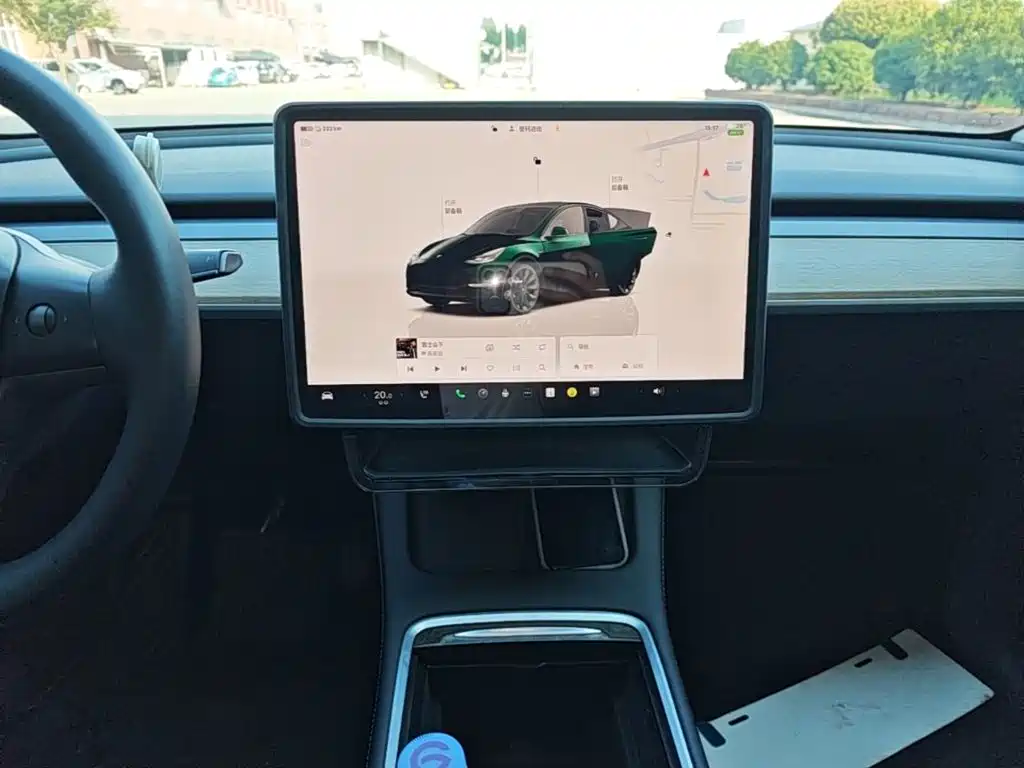 Tesla Model Y — миниатюра 13