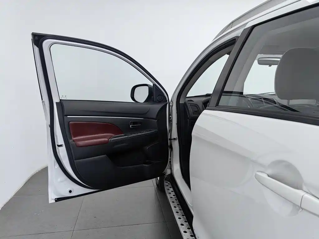 Mitsubishi ASX — миниатюра 8