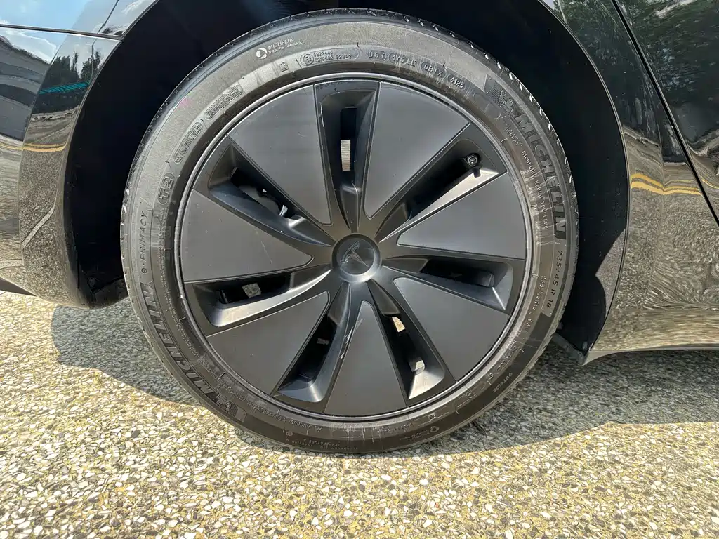 Tesla Model 3 — миниатюра 11