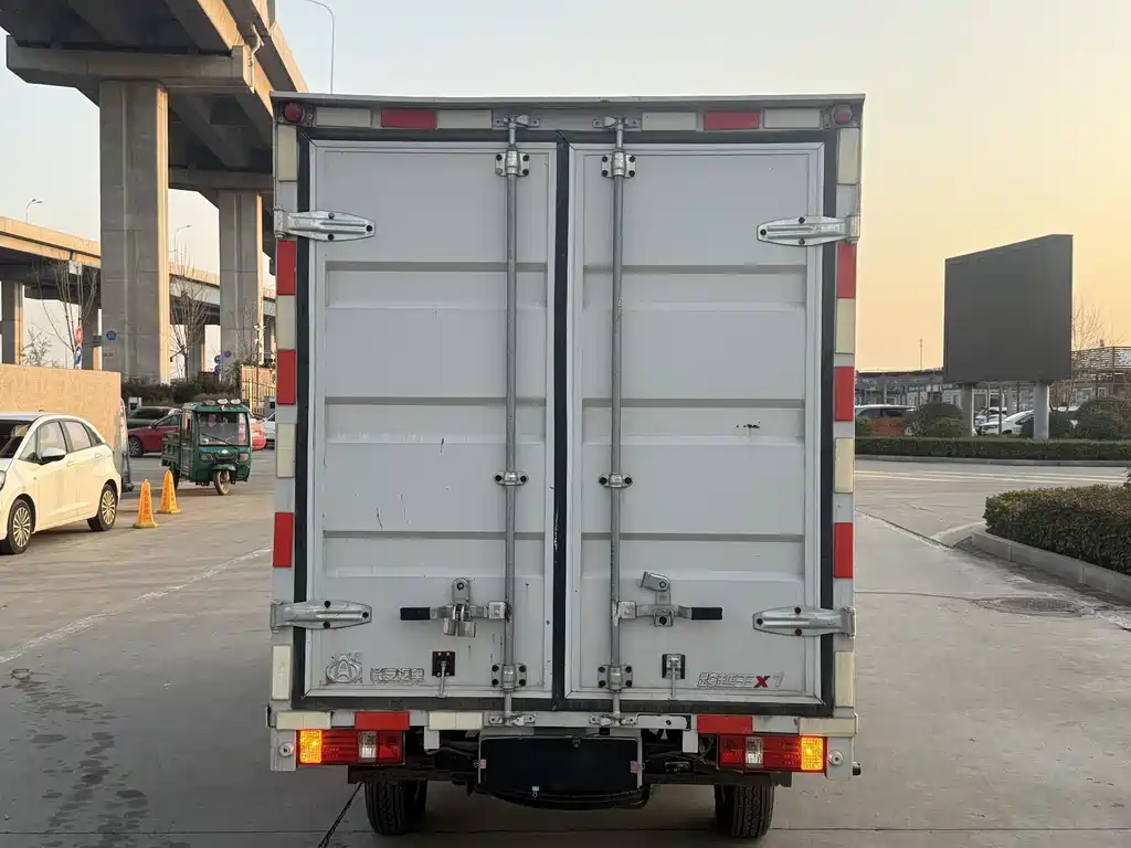 CHANGAN NEW LEOPARD T3