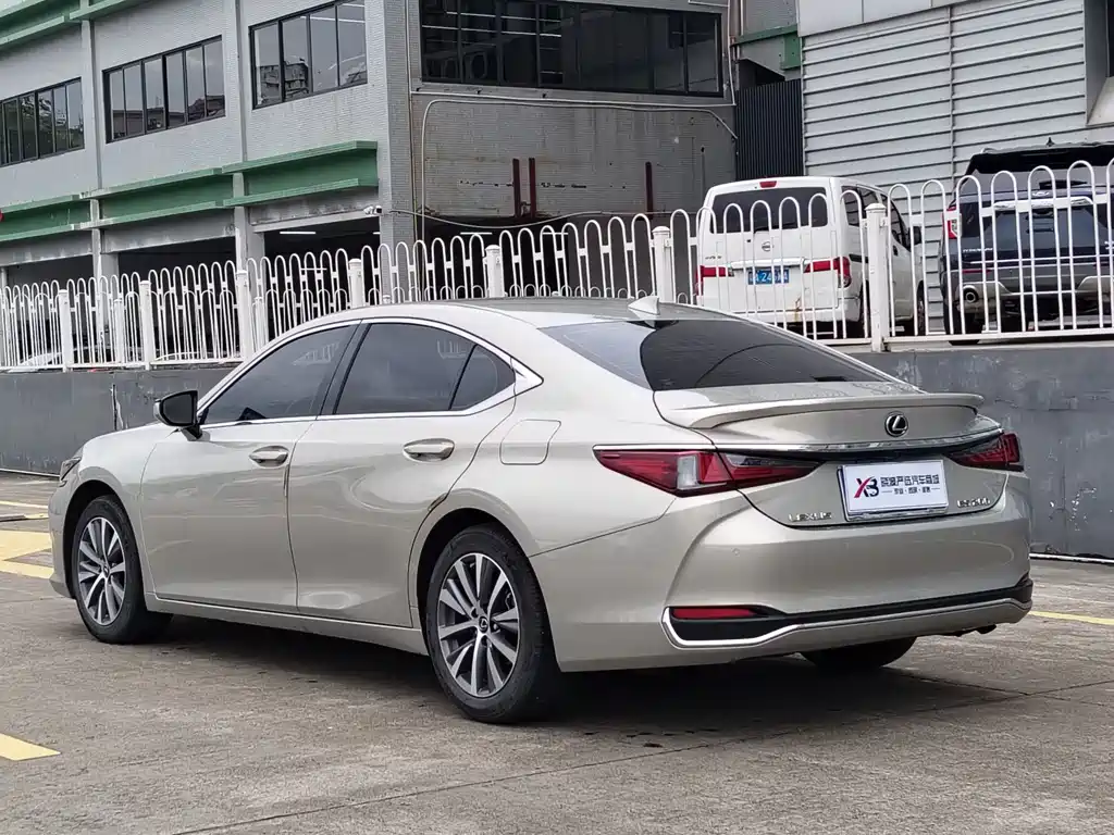 Lexus ES 2020 200