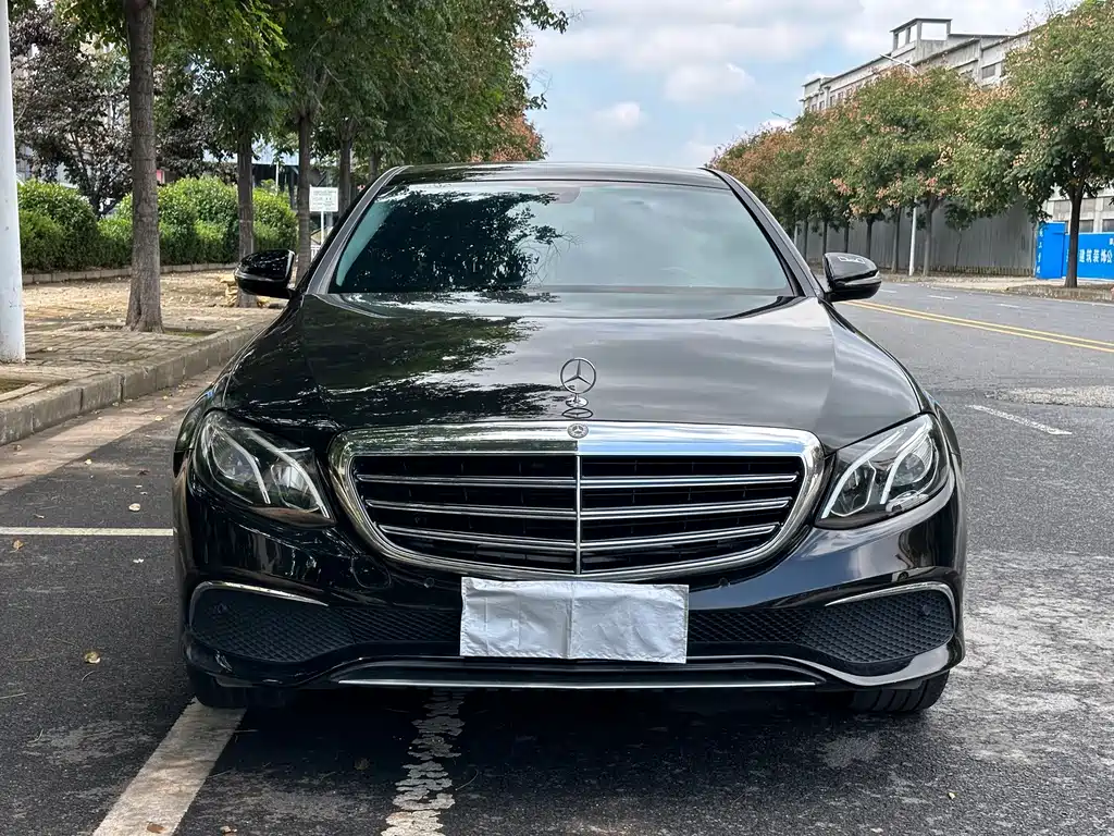 Mercedes-Benz E-Class — миниатюра 2