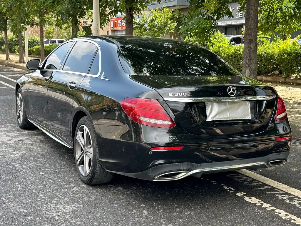 Mercedes-Benz E-Class — миниатюра 15