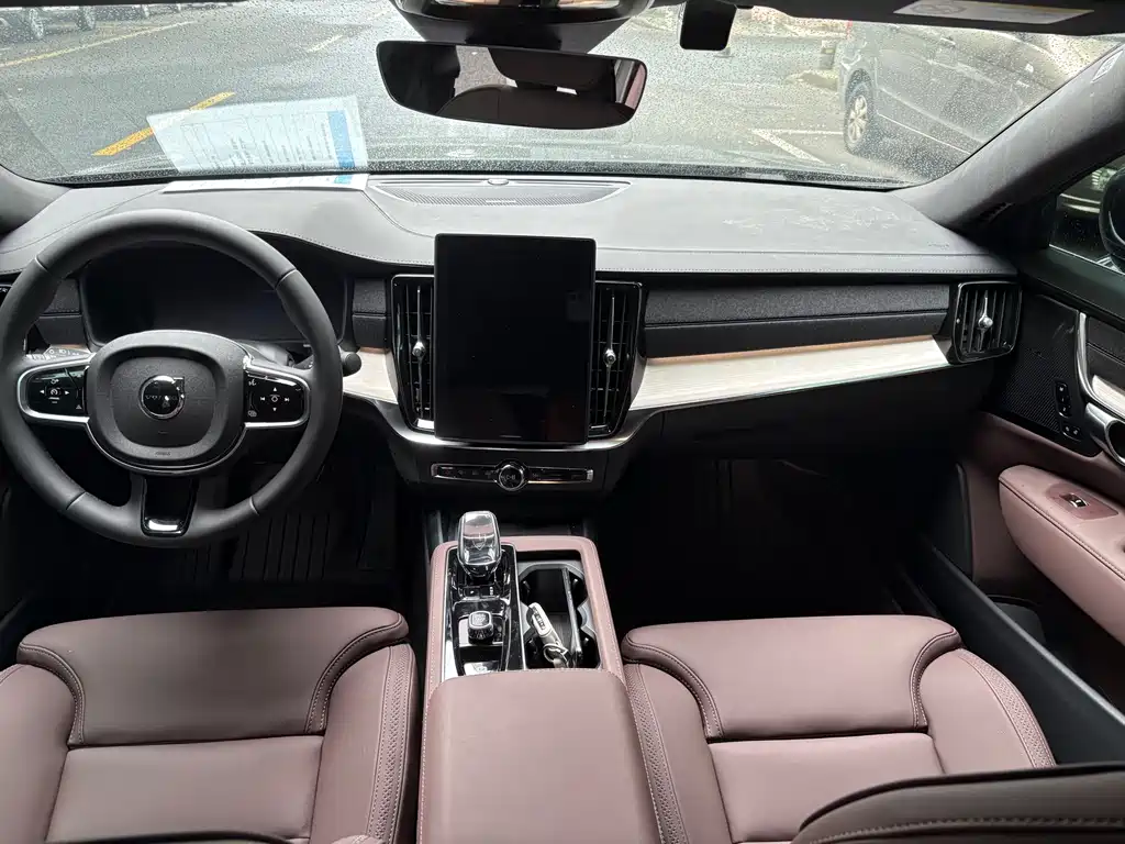 Volvo S90 2024 B5 Luxury