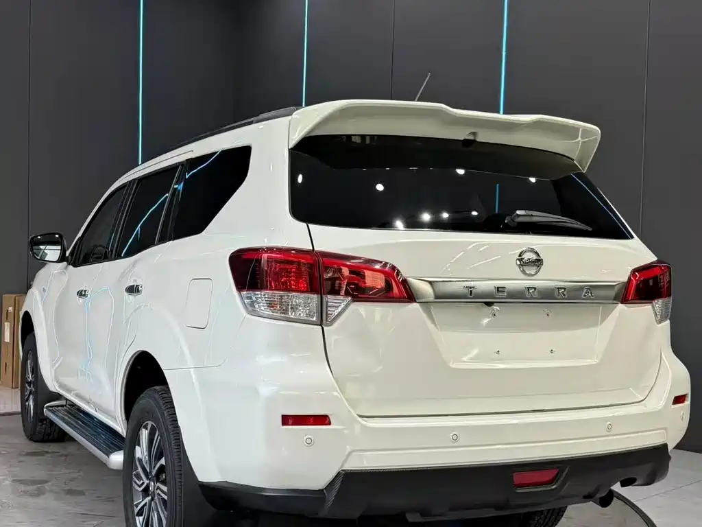 Nissan Terra — миниатюра 8