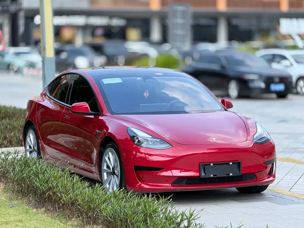 Tesla Model 3 — миниатюра 3