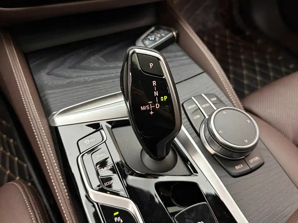 BMW 5 Series — миниатюра 16
