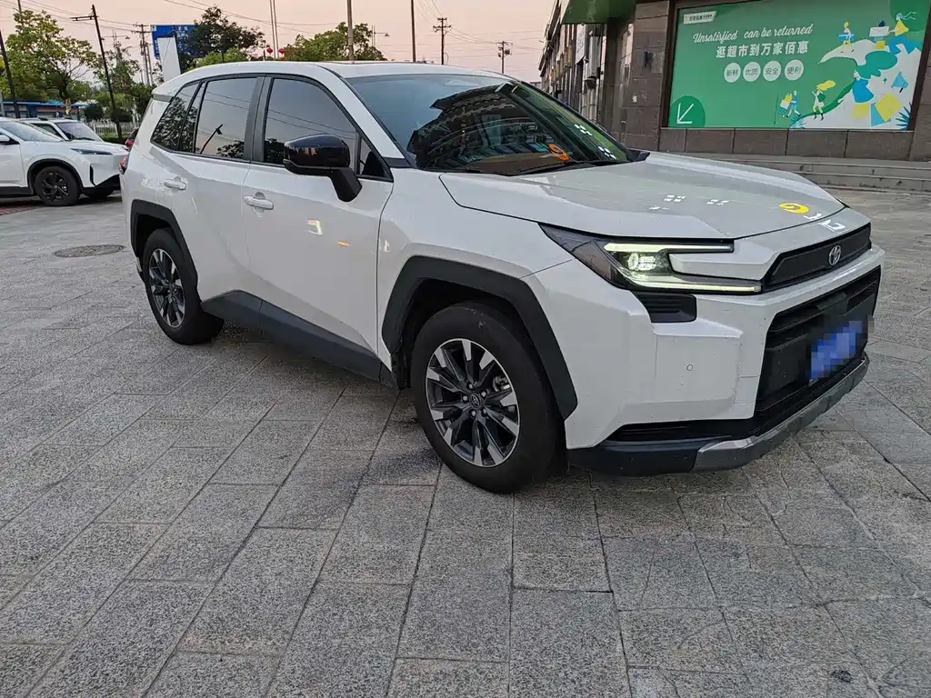 Toyota RAV4 — миниатюра 3