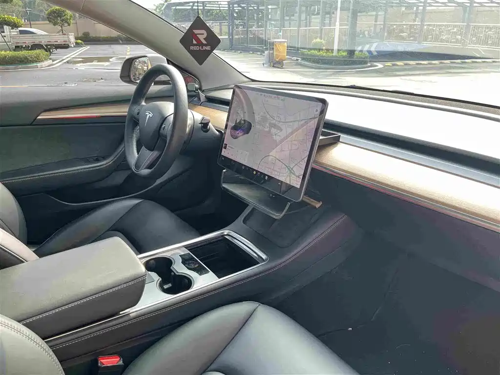 Tesla Model 3 — миниатюра 19