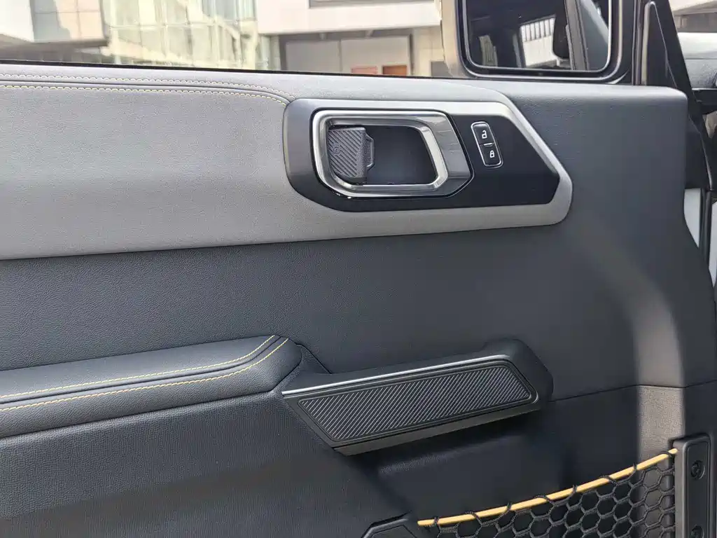 Ford Bronco — миниатюра 9