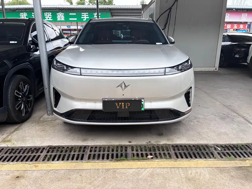 Dongfeng eπ008