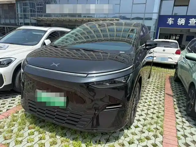 2025 Xpeng X9