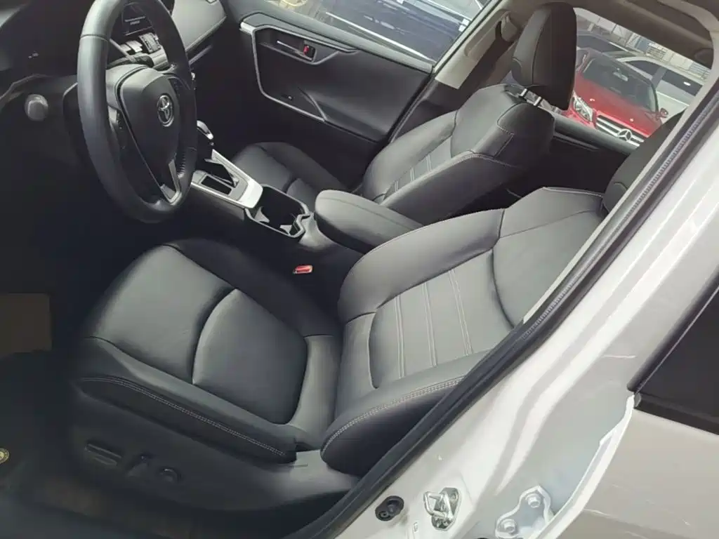 Toyota RAV4 — миниатюра 15