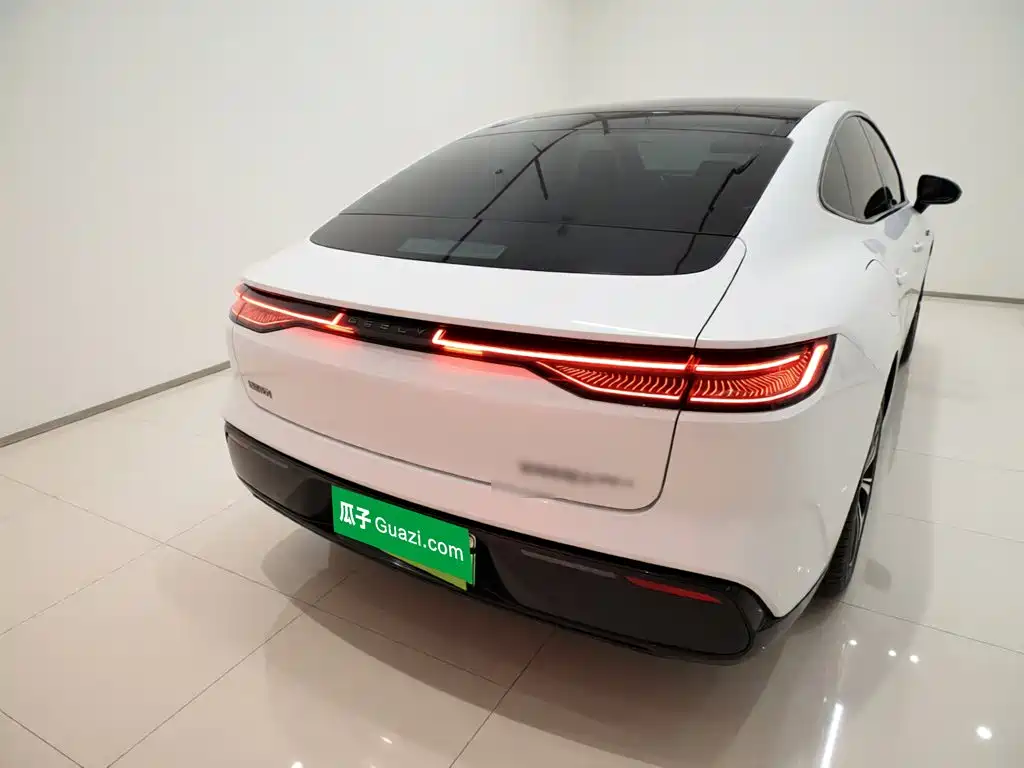 Geely Galaxy Galaxy 8 8 2025 130km EM-i Flagship