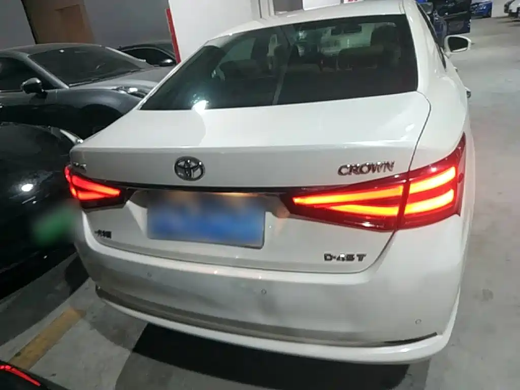 Toyota Crown — миниатюра 6