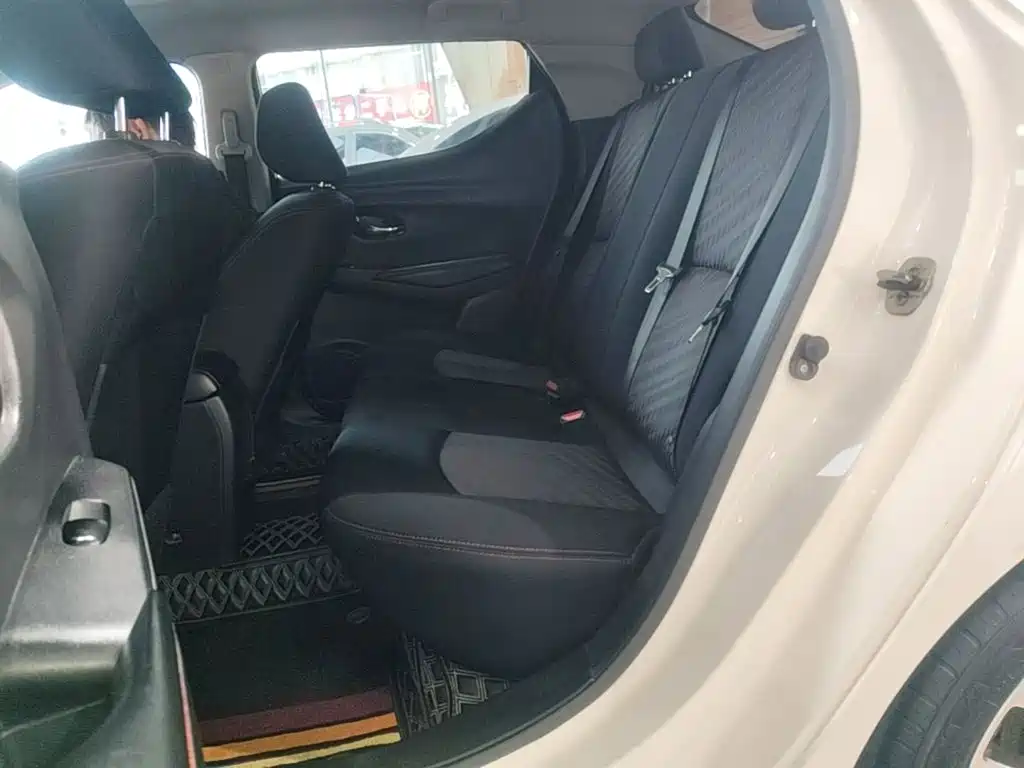 Nissan Bluebird — миниатюра 17
