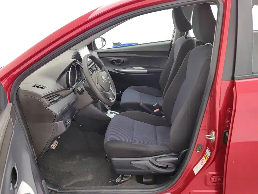 Toyota Yaris L — миниатюра 10