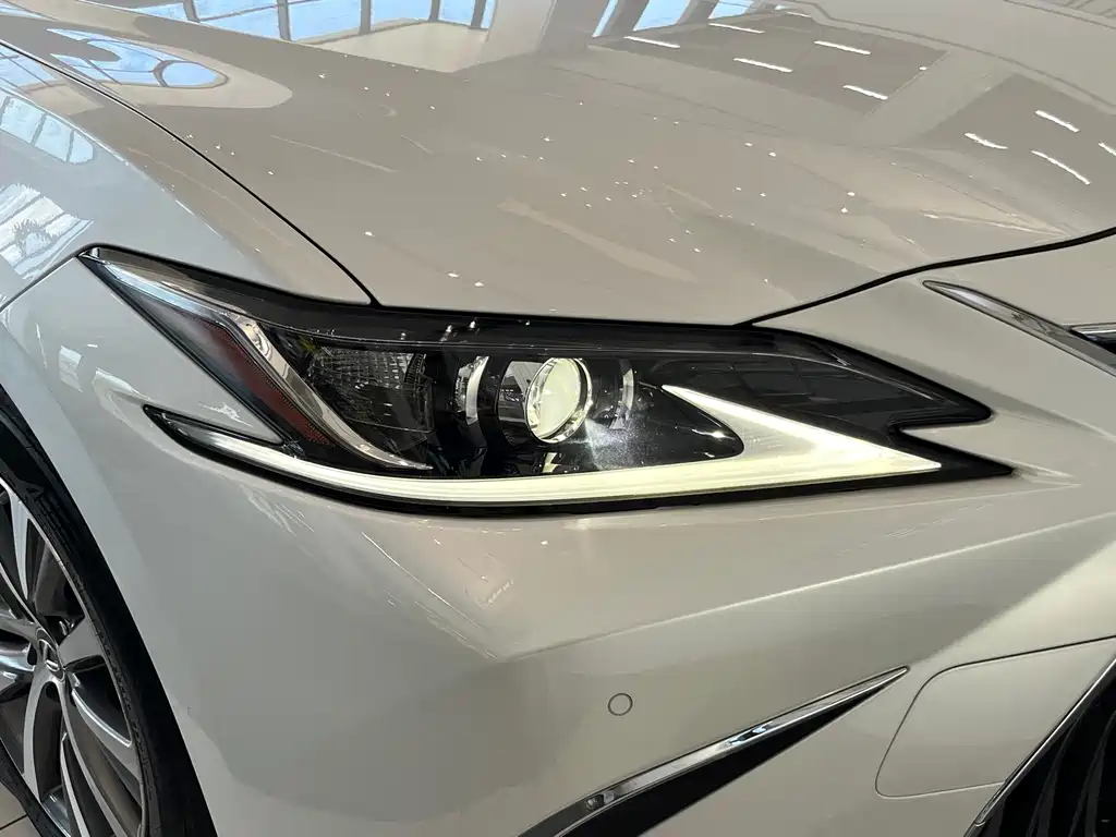 Lexus ES — миниатюра 18