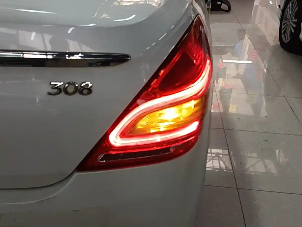 Peugeot 308 — миниатюра 8