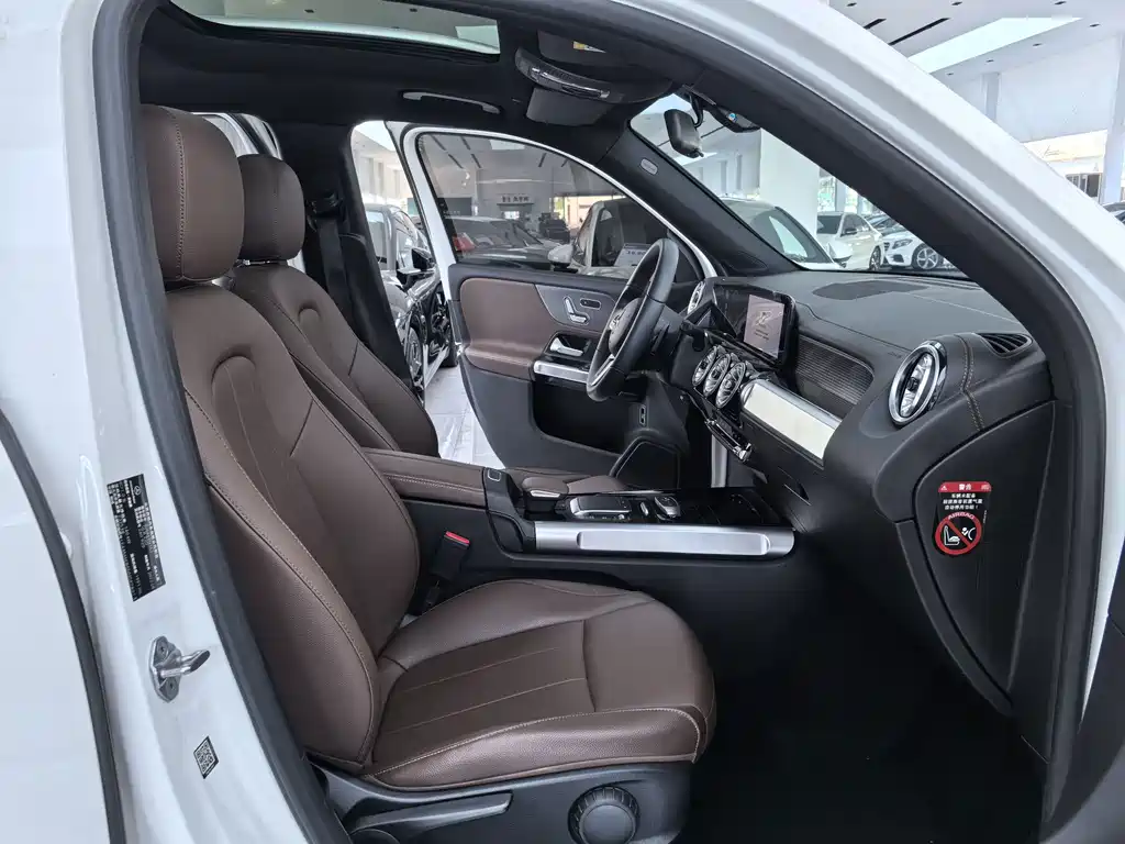 Mercedes-Benz GLB — миниатюра 13