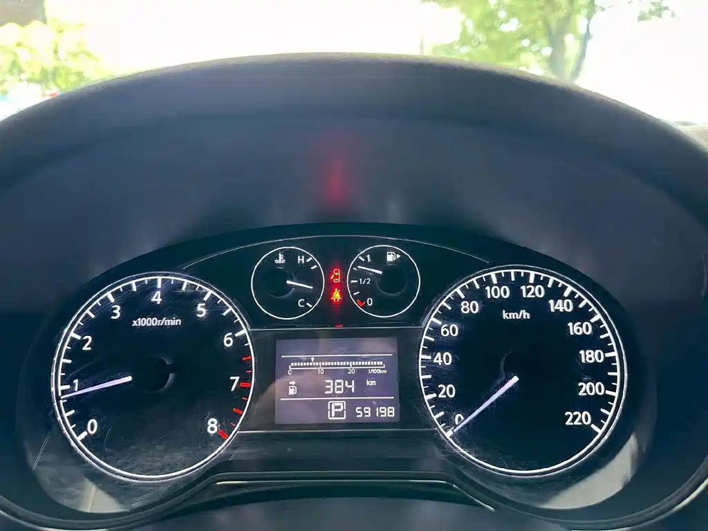 Nissan Tiida — миниатюра 6