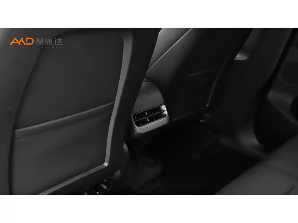 Tesla Model Y — миниатюра 9