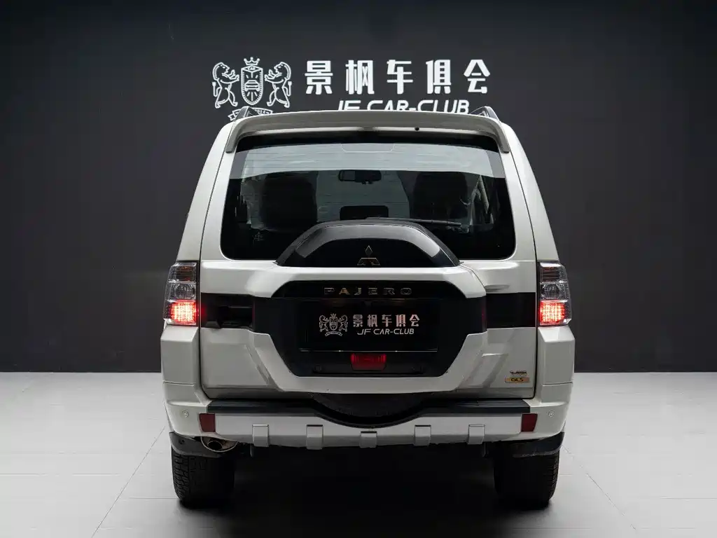 Mitsubishi Pajero (Import) — миниатюра 6