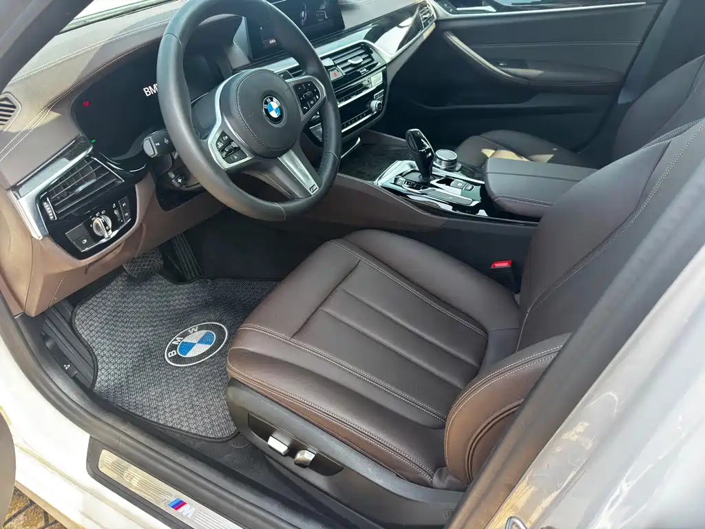 BMW 5 Series — миниатюра 6