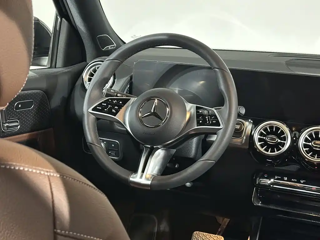 Mercedes-Benz EQB — миниатюра 12